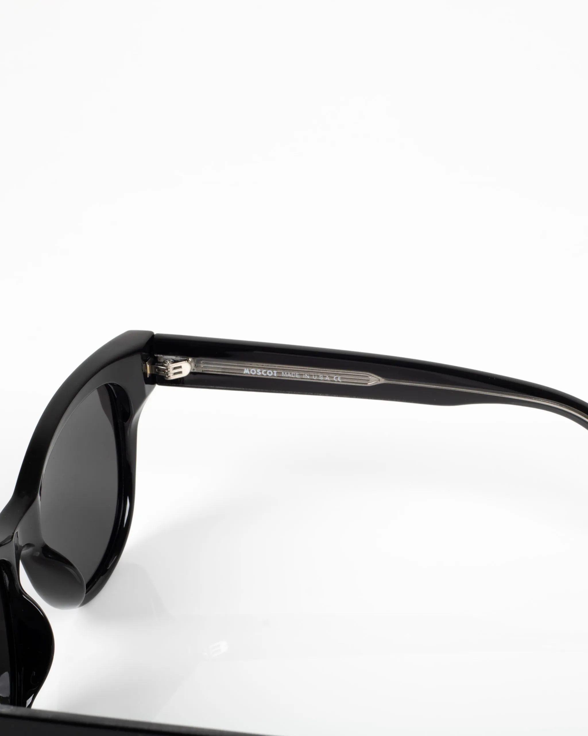 عینک آفتابی اورجینال موسکات مشکی مدل MOSCOT 4022 5 عینک آفتابی اورجینال موسکات مشکی مدل MOSCOT 4022 - Image 5