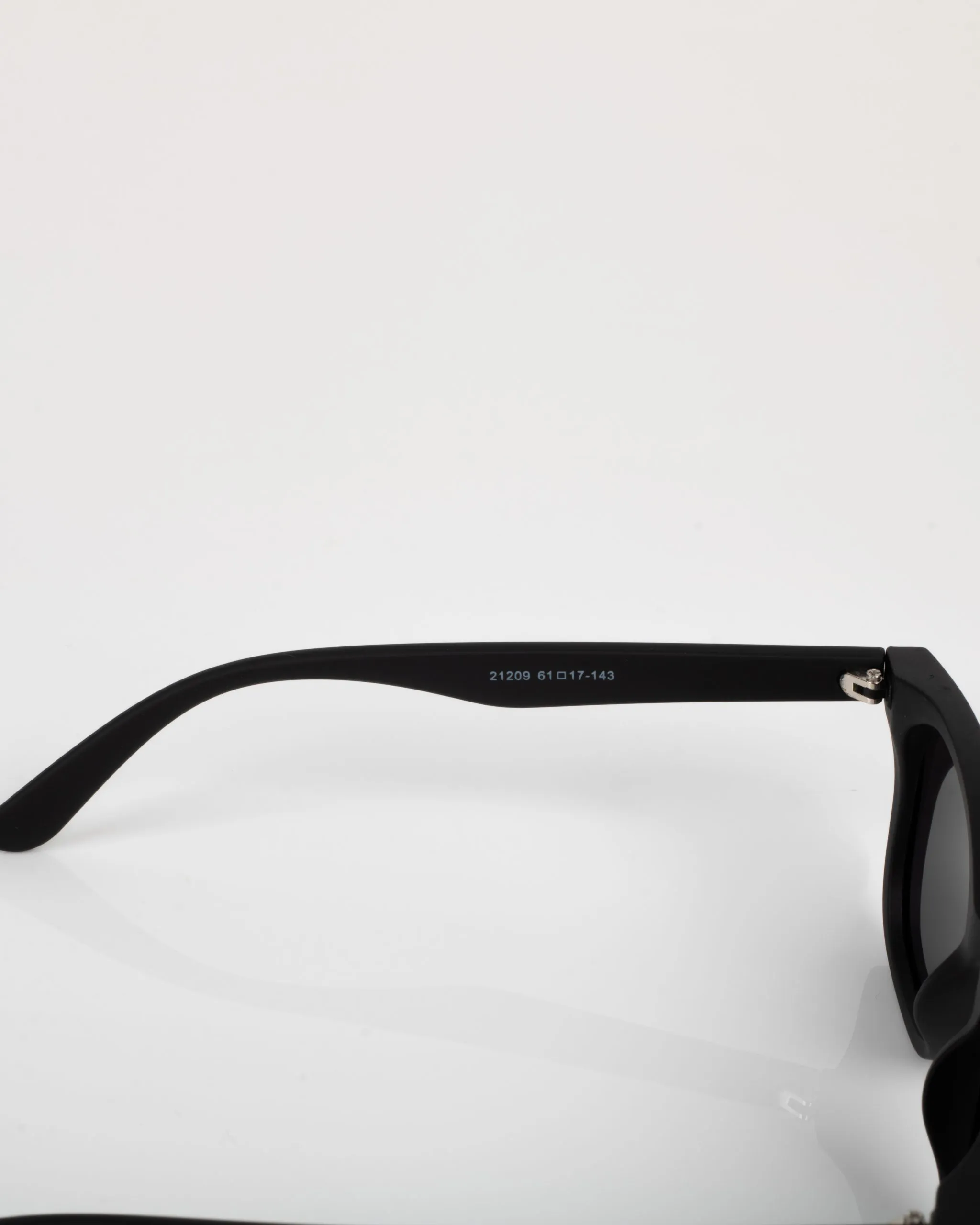 عینک ریبن مشکی مات مدل Rayban _ 21209 5 عینک ریبن مشکی مات مدل Rayban _ 21209