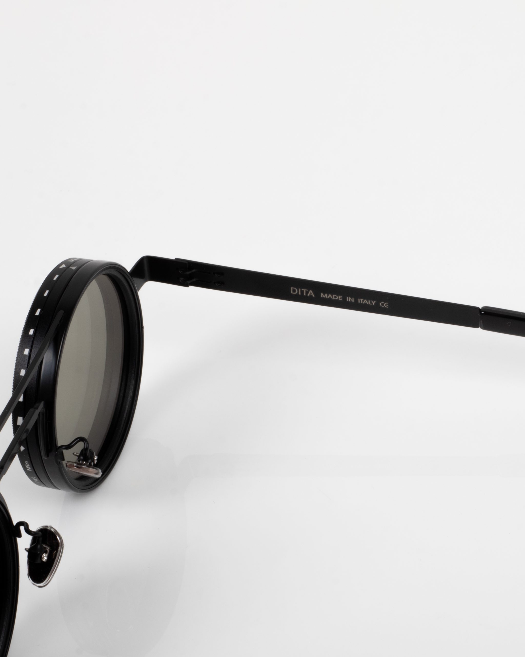 عینک آفتابی چرخشی گرد قابل تنظیم تیرگی خرید اقساطی ND9 10 عینک آفتابی چرخشی گرد قابل تنظیم تیرگی خرید اقساطی ND9